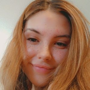 Meet your Posher, Elyssa